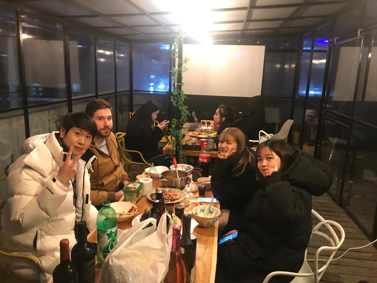 Fun Fun Stay Guesthouse Сеул Экстерьер фото
